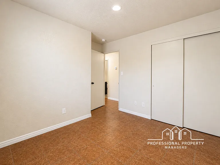 7042 E 36th Pl — Photo 9