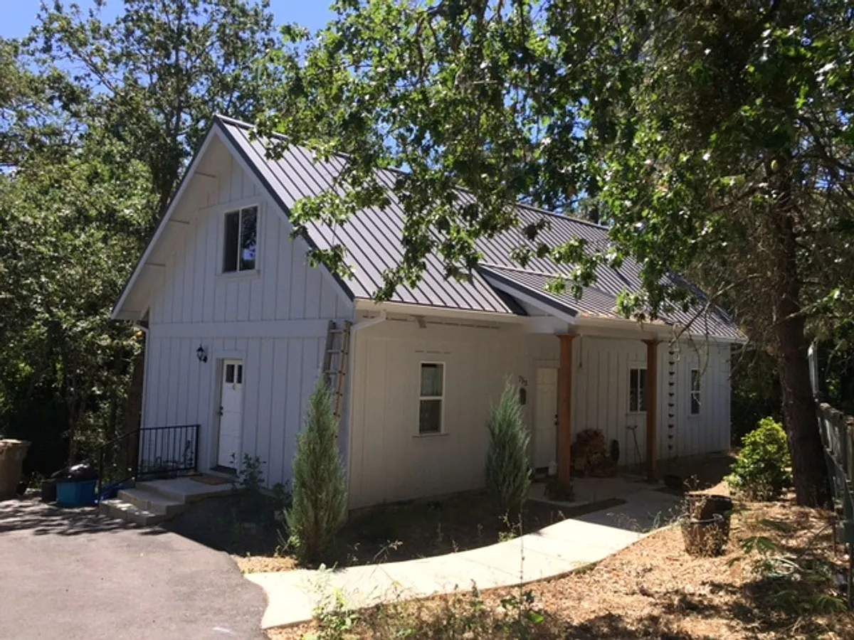 Building Photo - 753 NW Kinney St
