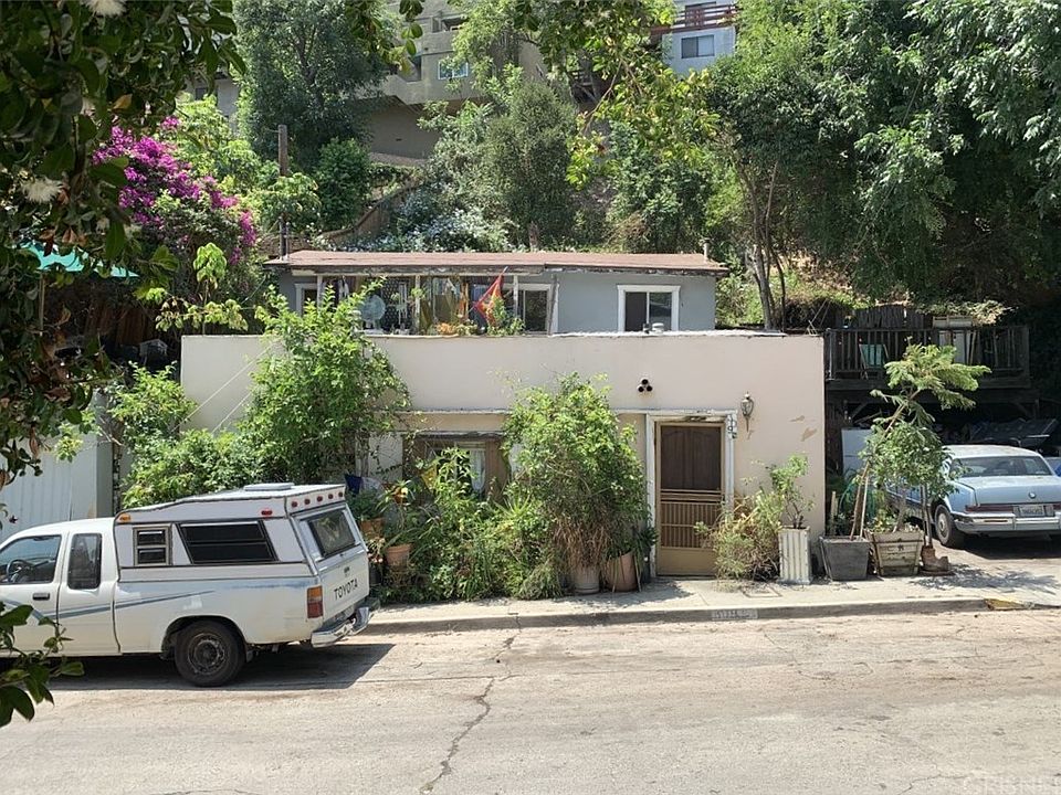 2nd image of 309 1/2 Museum Dr