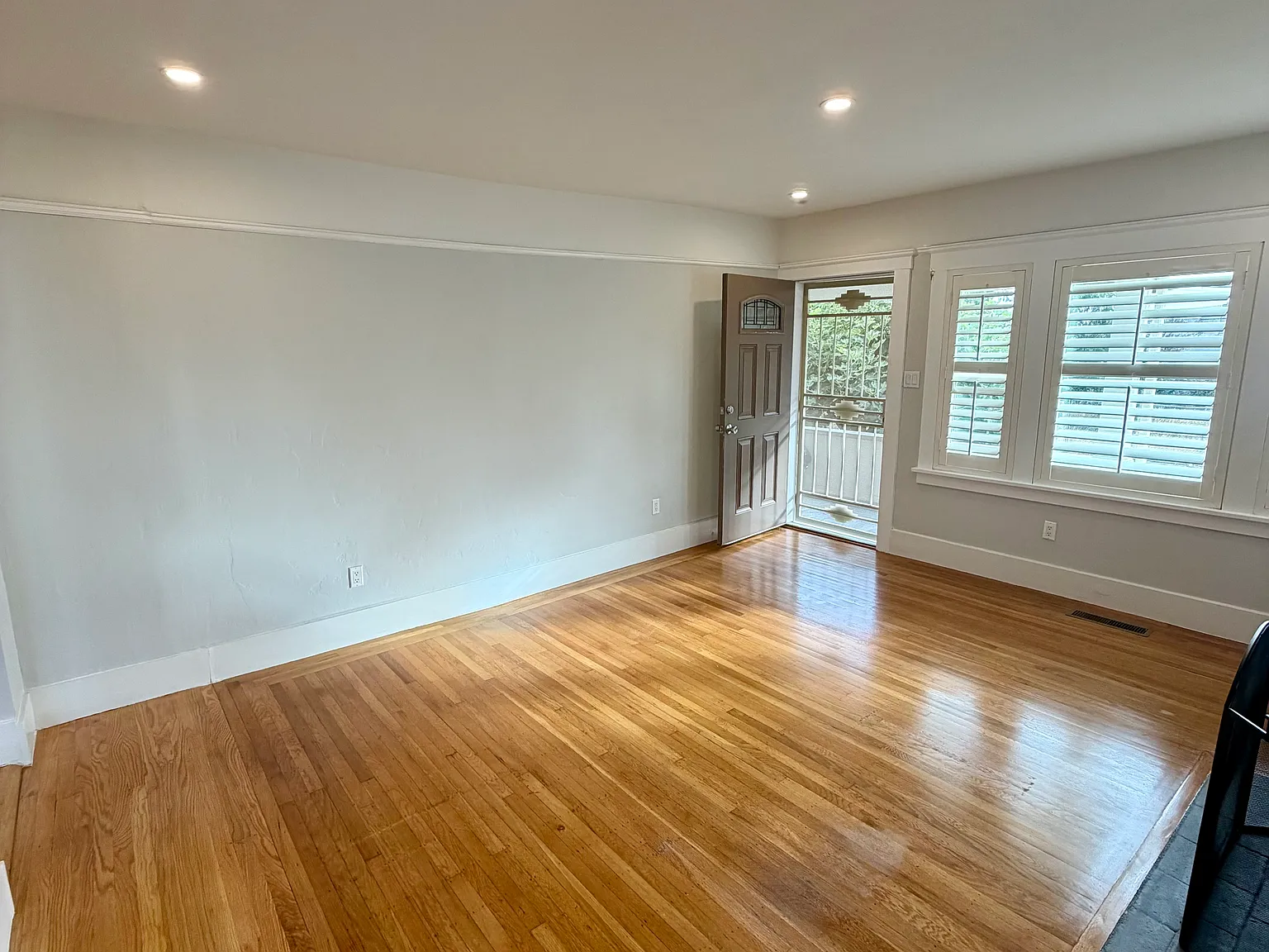 3 bed, 1.5 bath, 1200 sqft, $4,100 — Photo 4