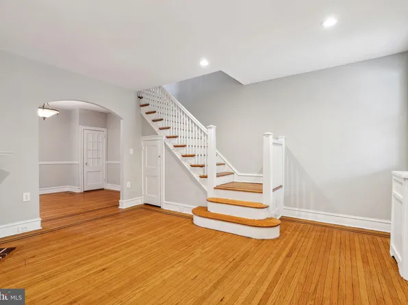 6735 N Smedley St, Philadelphia, PA 19126