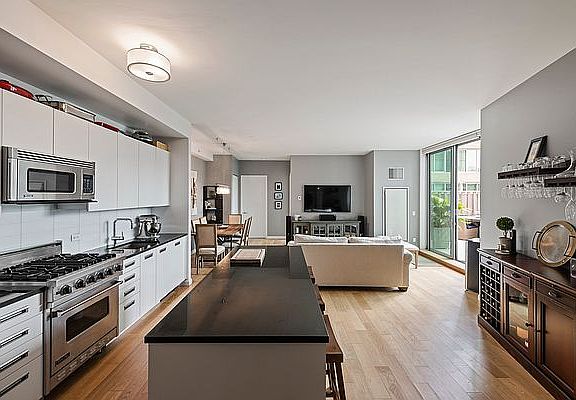 4th image of 4630 Center Blvd APT 208