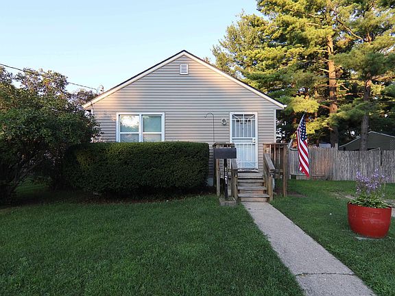 2nd image of 1121 Bouchard Ave