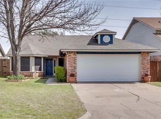 5525 Edendale Dr, Arlington, TX 76018