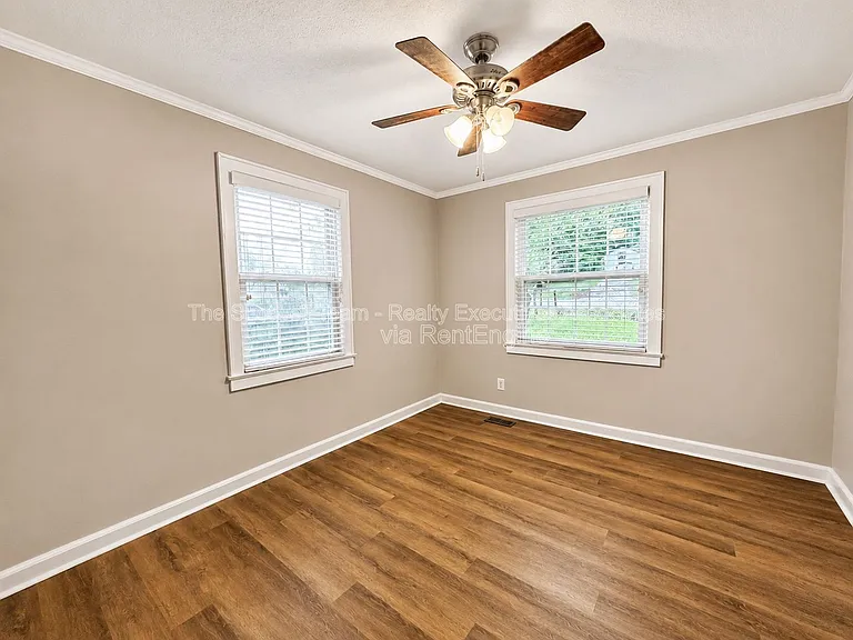 2540 Larkwood Ln — Photo 10
