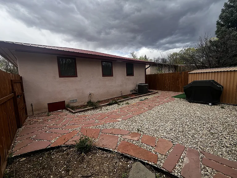 127 Oakley Ln — Photo 3