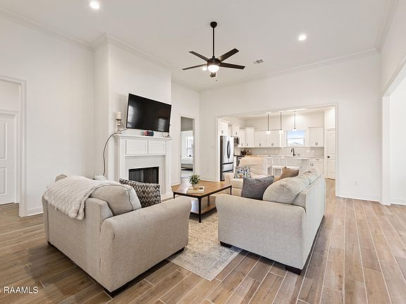 4th image of 202 Eagleston St
