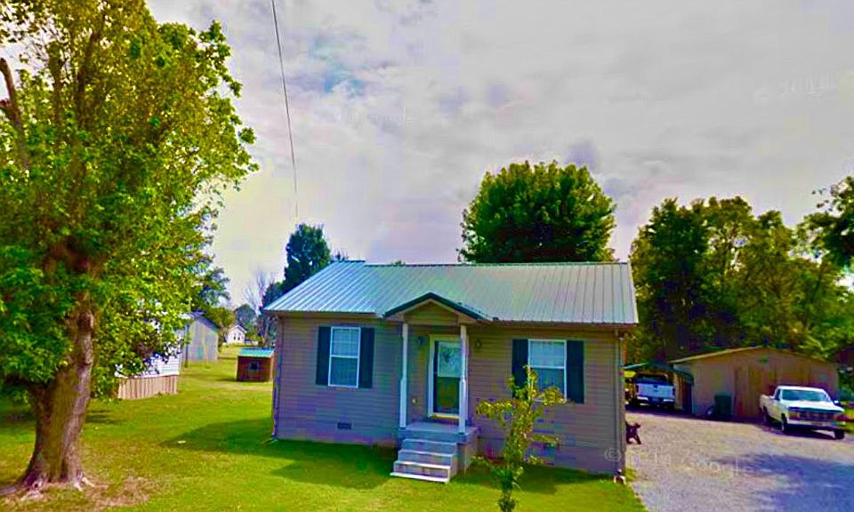2nd image of 523 E Park St
