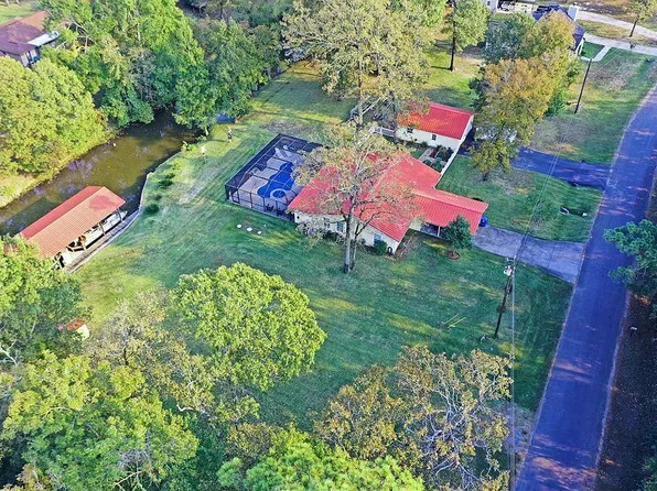 548 Creekside Dr, Onalaska, TX 77360