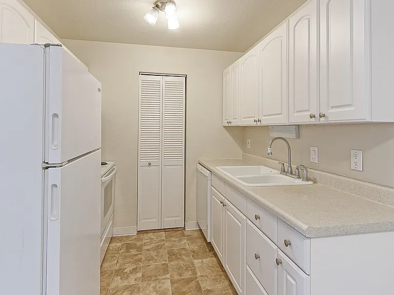 1400 Golden Cir #311 — Photo 30