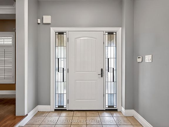 5th image of 99 Royal West Dr