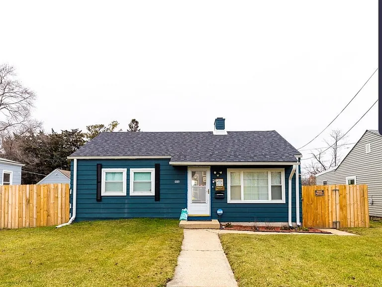 1016 Broadway Ave — Photo 14
