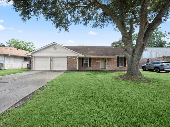 2909 Livingston Dr, Pearland, TX 77584