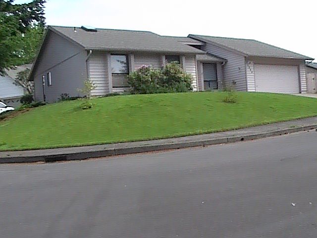2nd image of 524 Chapman St S