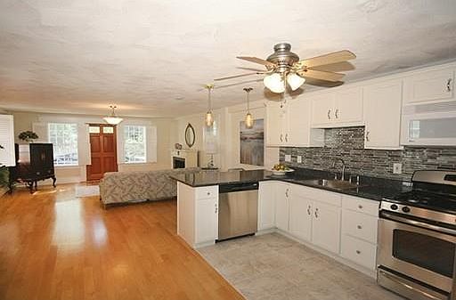 3rd image of 54 Essex St