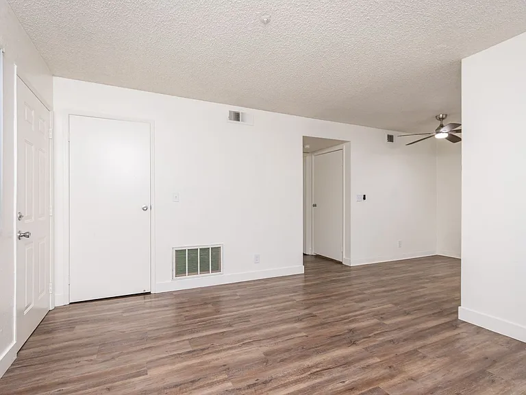 Liv 1621 Apartments — Photo 31