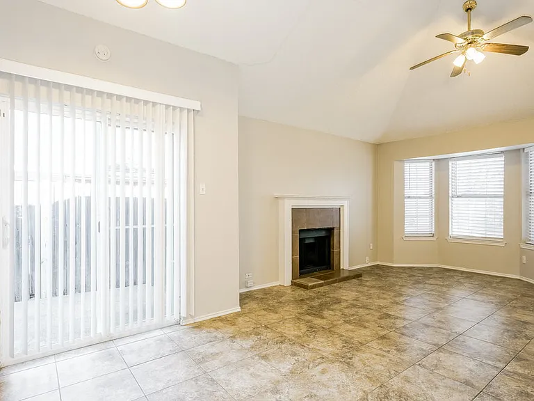 8420 Cloverglen Ln — Photo 4