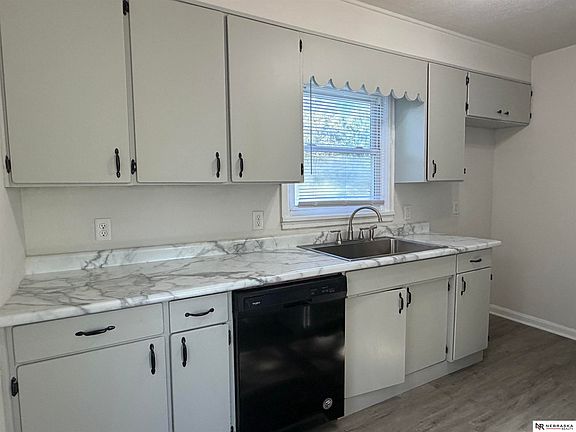 3rd image of 820 S 9th St