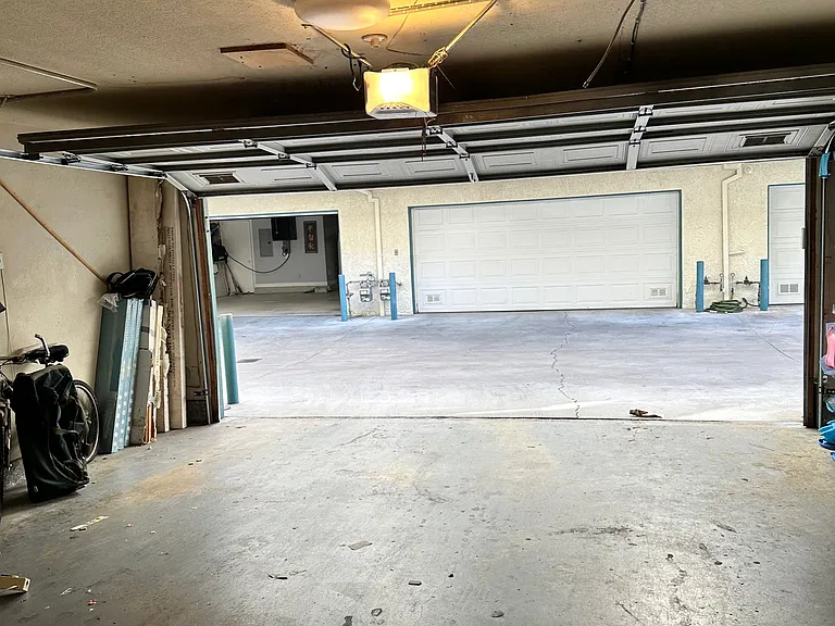 2 cars garage+storage
