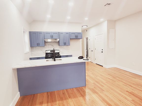 2nd image of 671 Summit Ave #101