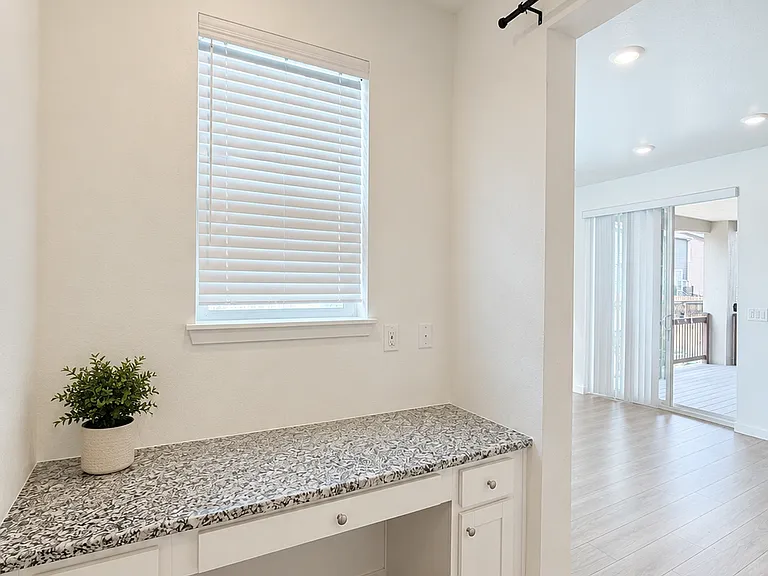 1005 S Elk Way — Photo 13