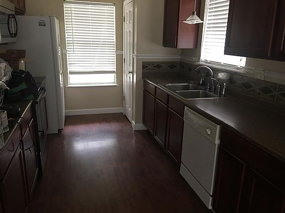 Kitchen with all appliances