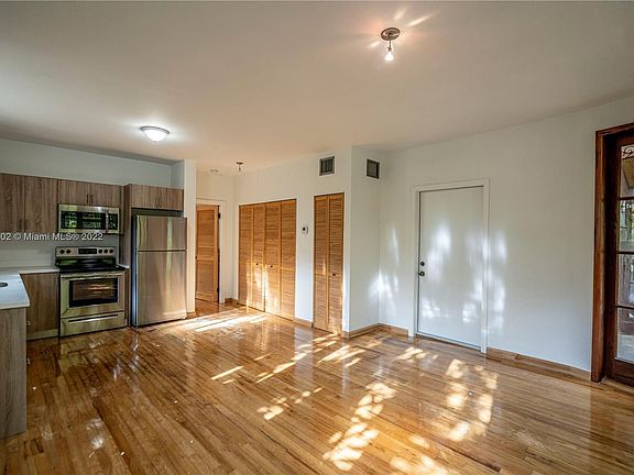 5th image of 632 15th St #202