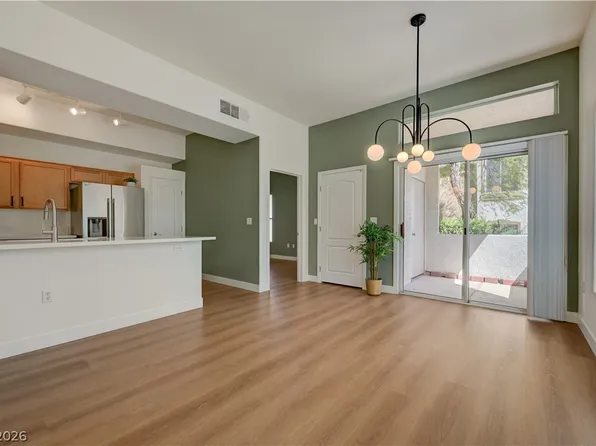 2305 W Horizon Ridge Pkwy APT 814, Henderson, NV 89052