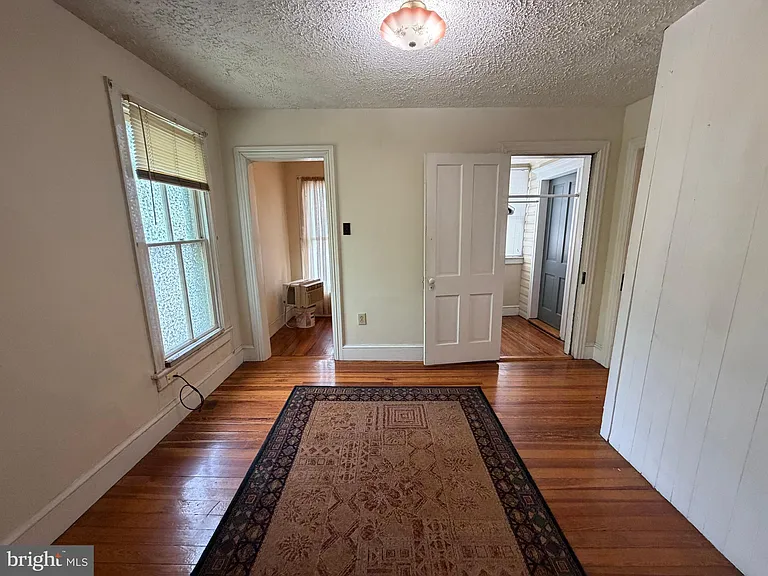 508 W Burke St — Photo 24