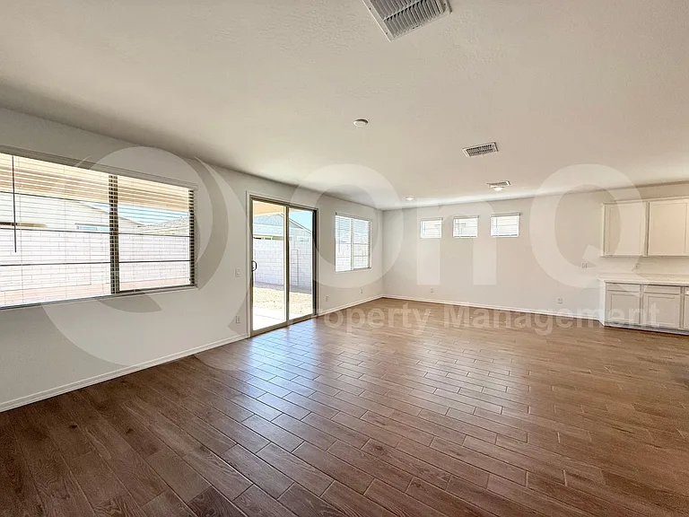 22813 E Starflower Dr — Photo 8