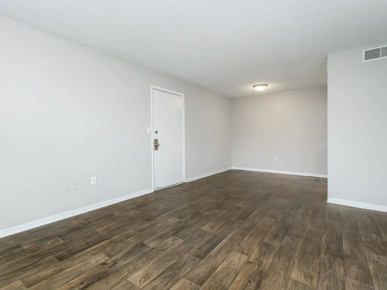 Meadowbrook Apartments — Photo 24