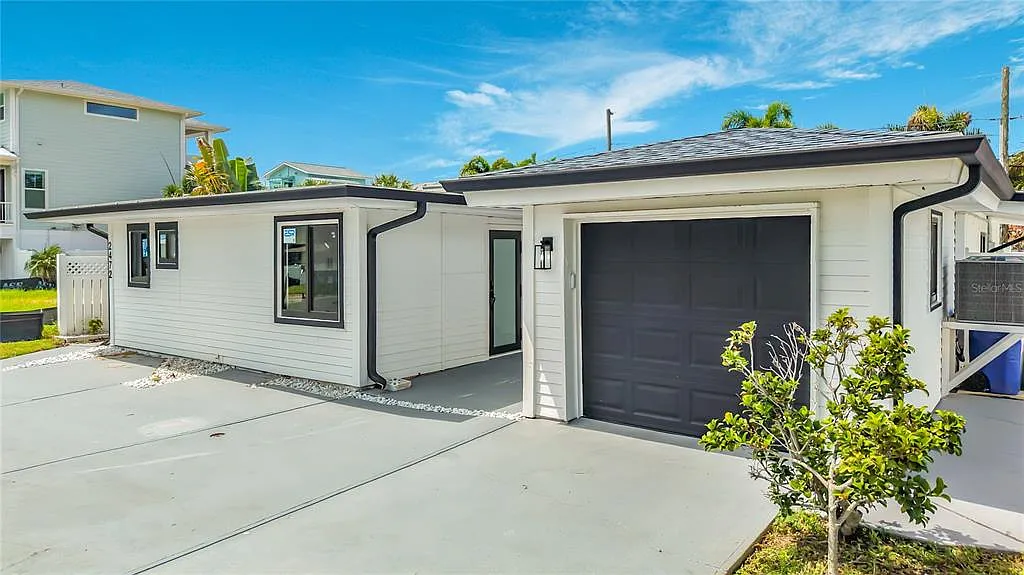 3 bed, 3.0 bath, 1636 sqft, $3,400 — Photo 3