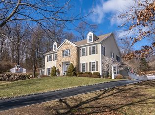 3 Connet Ln, Mendham, NJ 07945