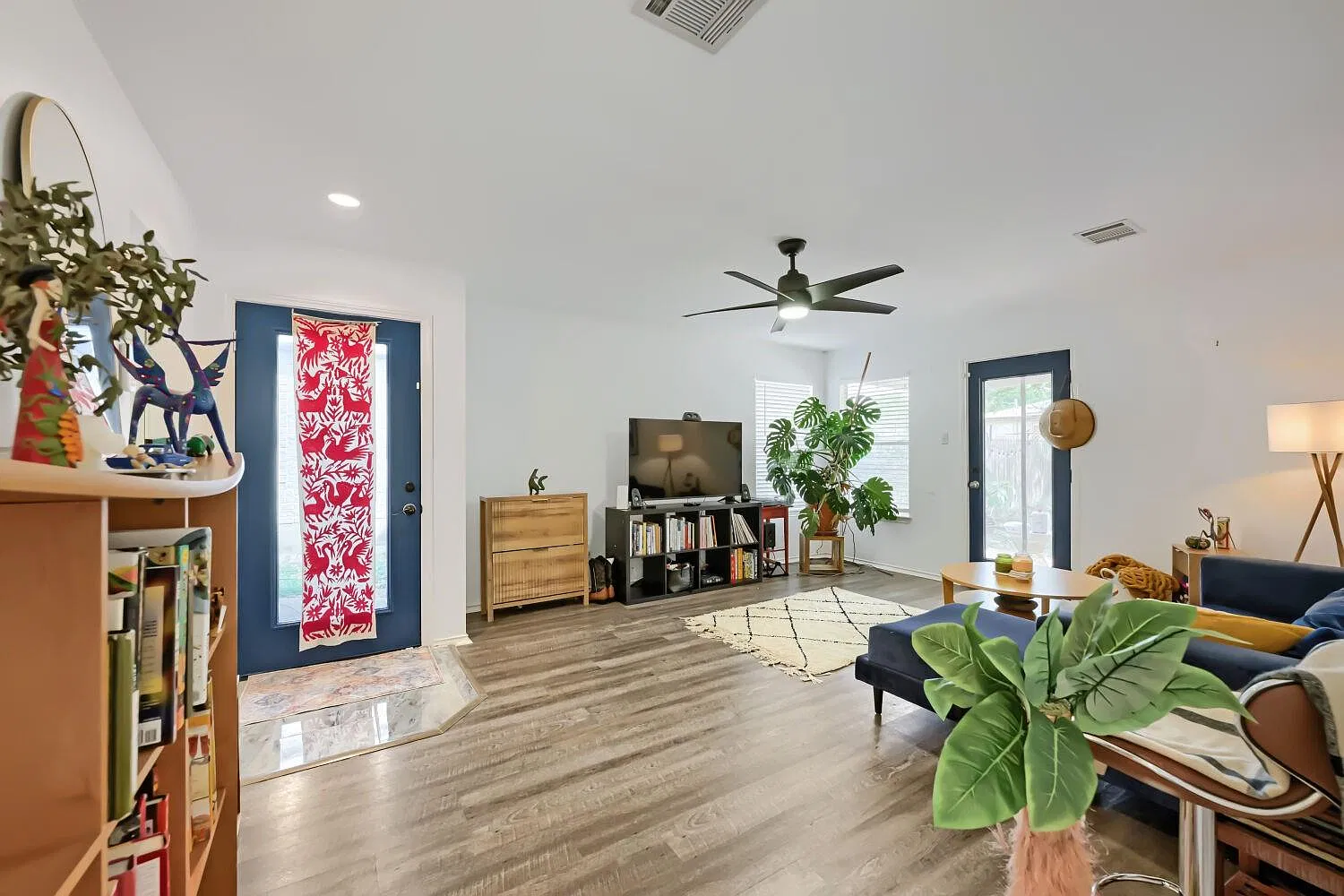 3 bed, 2.0 bath, 1271 sqft, $1,995 — Photo 4