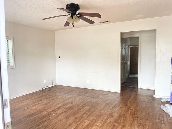 2nd image of 100 W Avenue A