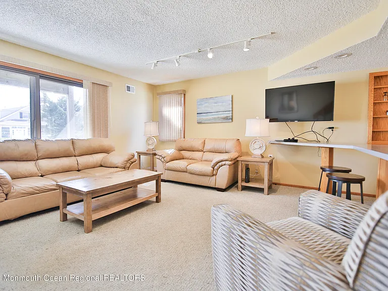 21 Brown Ave — Photo 7
