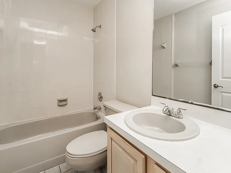 1060 Covington St — Photo 14