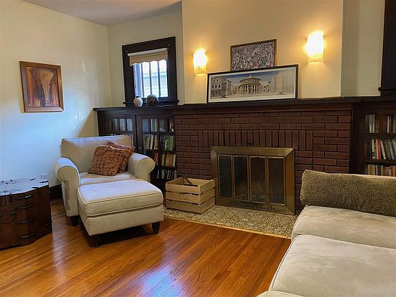 4th image of 220 Barton Ave