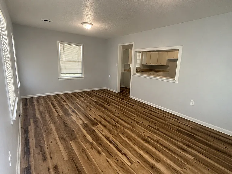 1357 Woody Dr — Photo 7