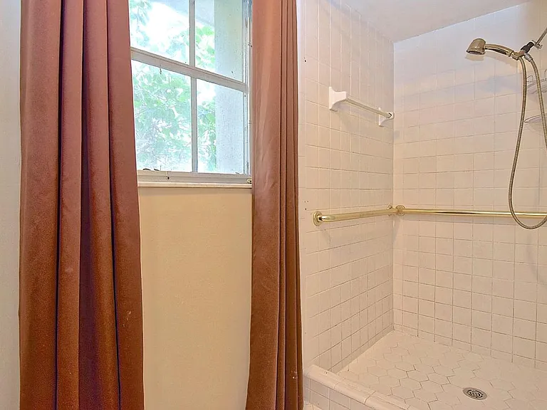 1876 Riviera Cir — Photo 7