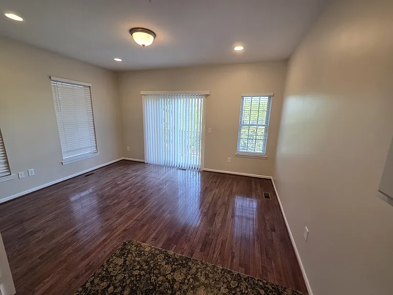 526 Graten St — Photo 12
