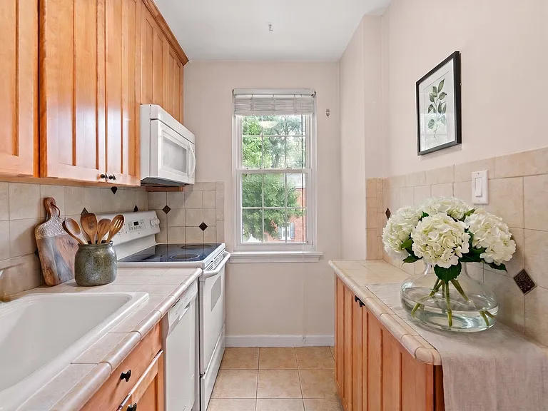 2 Ashby St #C — Photo 9