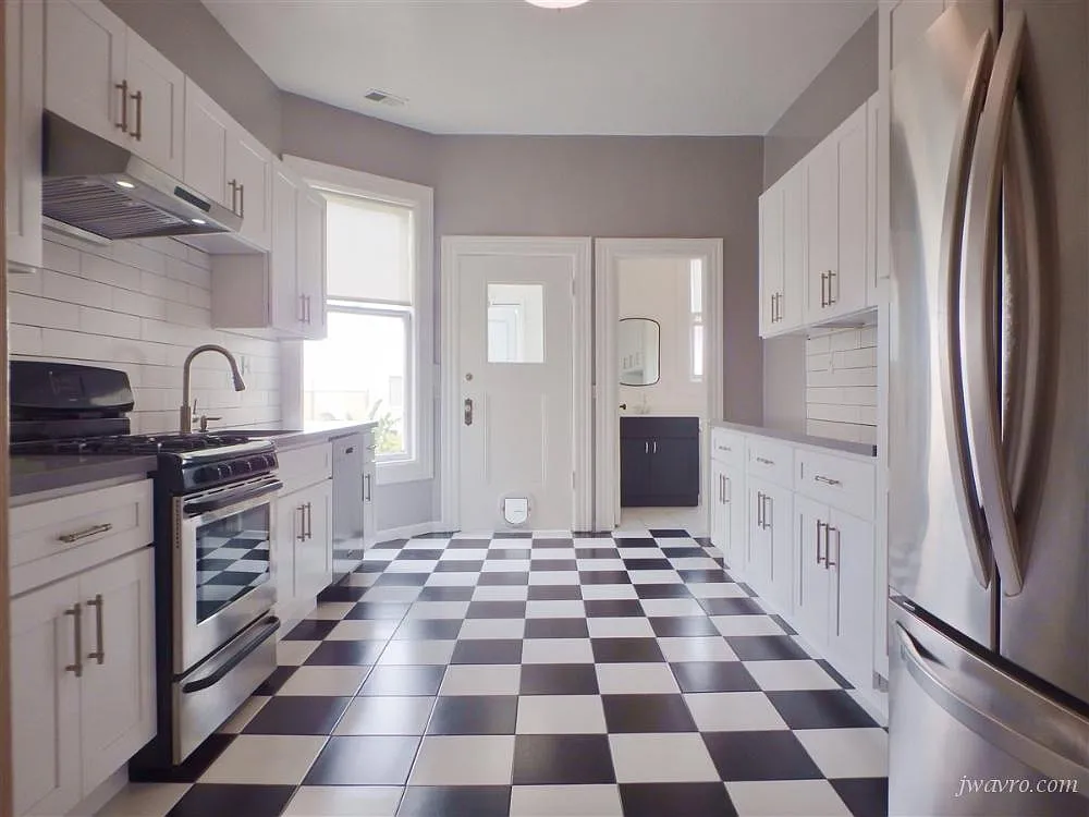 Beautifully renovated turn-of-the-century Victorian flat — Photo 3