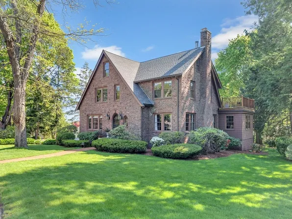 207 Crosby St, Arlington, MA 02474