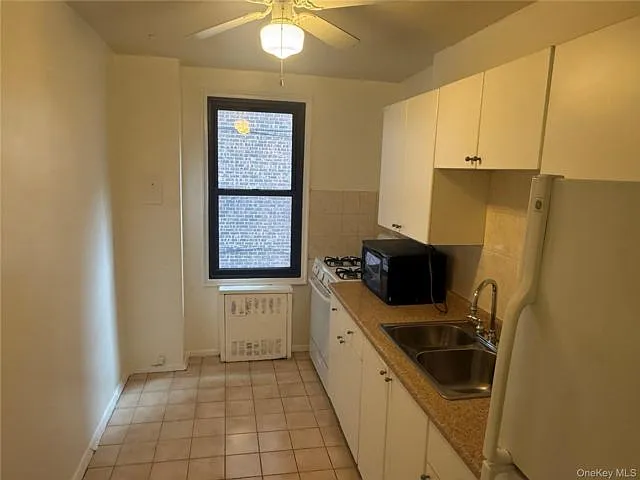 Building Photo - 2835 Webb Ave #3A