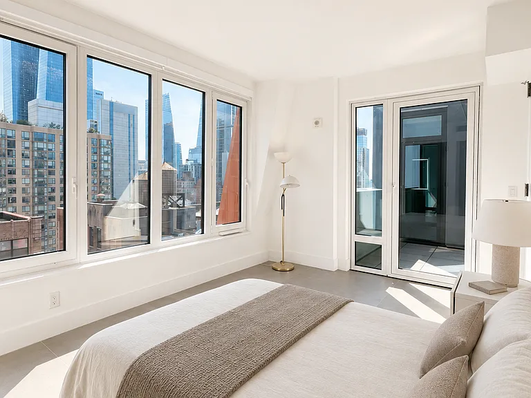 339 W 38th St #PHC — Photo 3