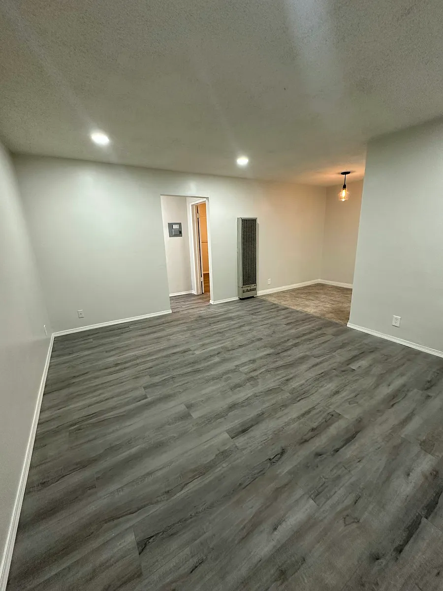 Building Photo - 7757 Comstock Ave #B