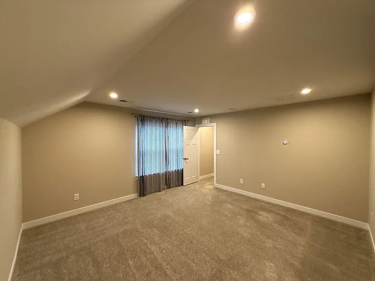 8807 Chapel Grove Crossing Dr — Photo 22