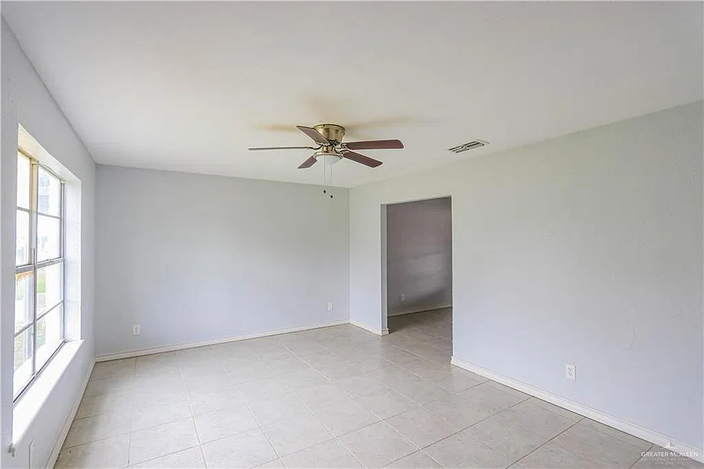 720 E Sugarcane Dr - 1 — Photo 3