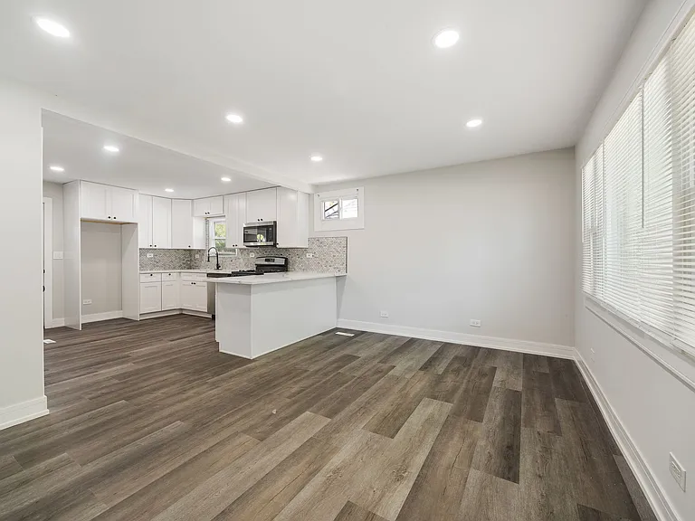 16752 Artesian Ave — Photo 3
